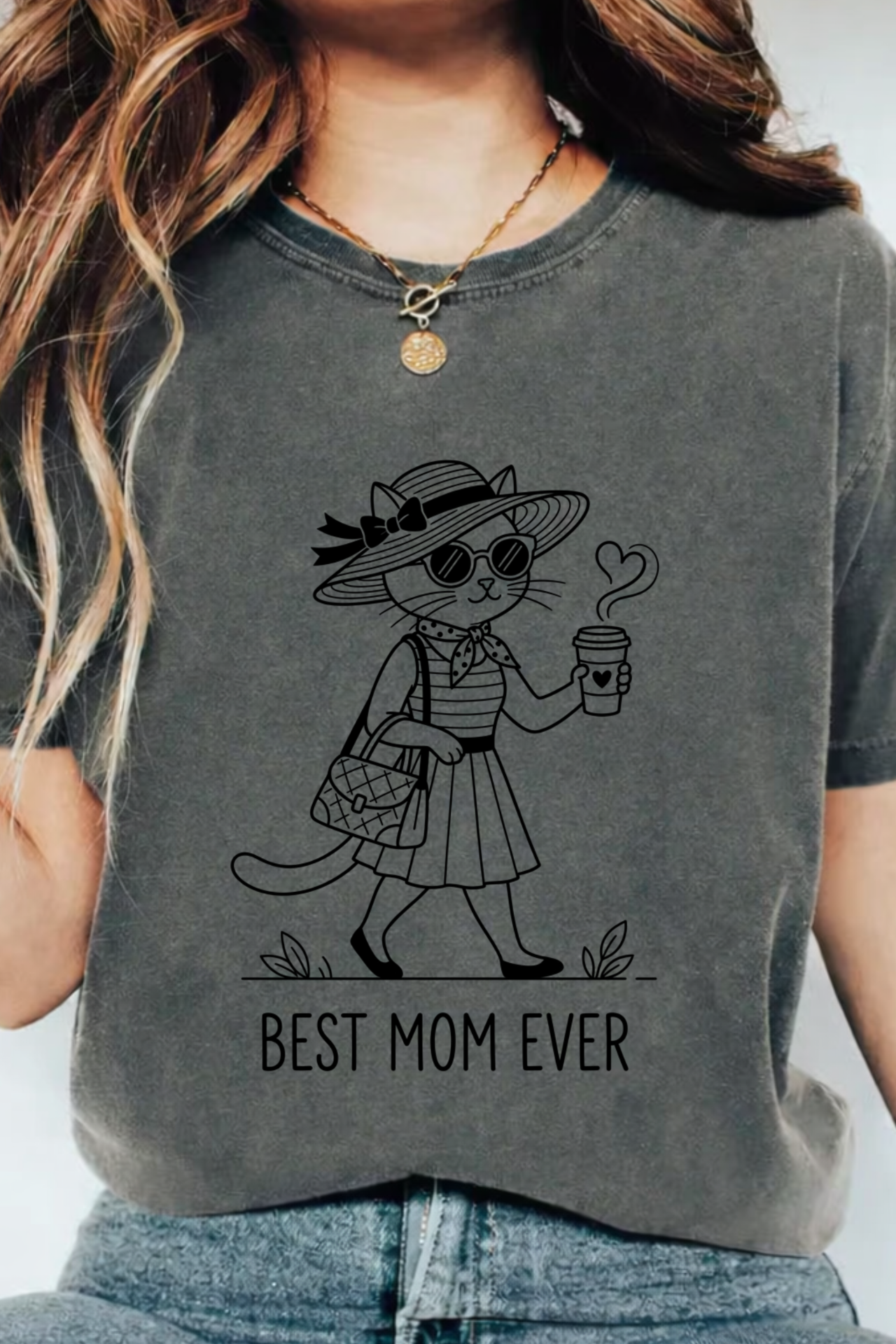 Best Mom Ever cat mom tee | Cute cat with sunglasses illustration